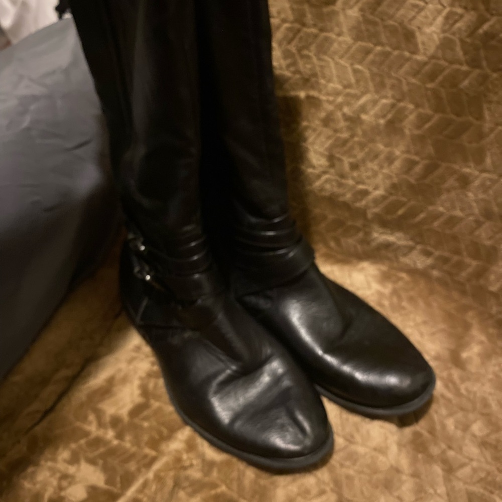 Boots size 10